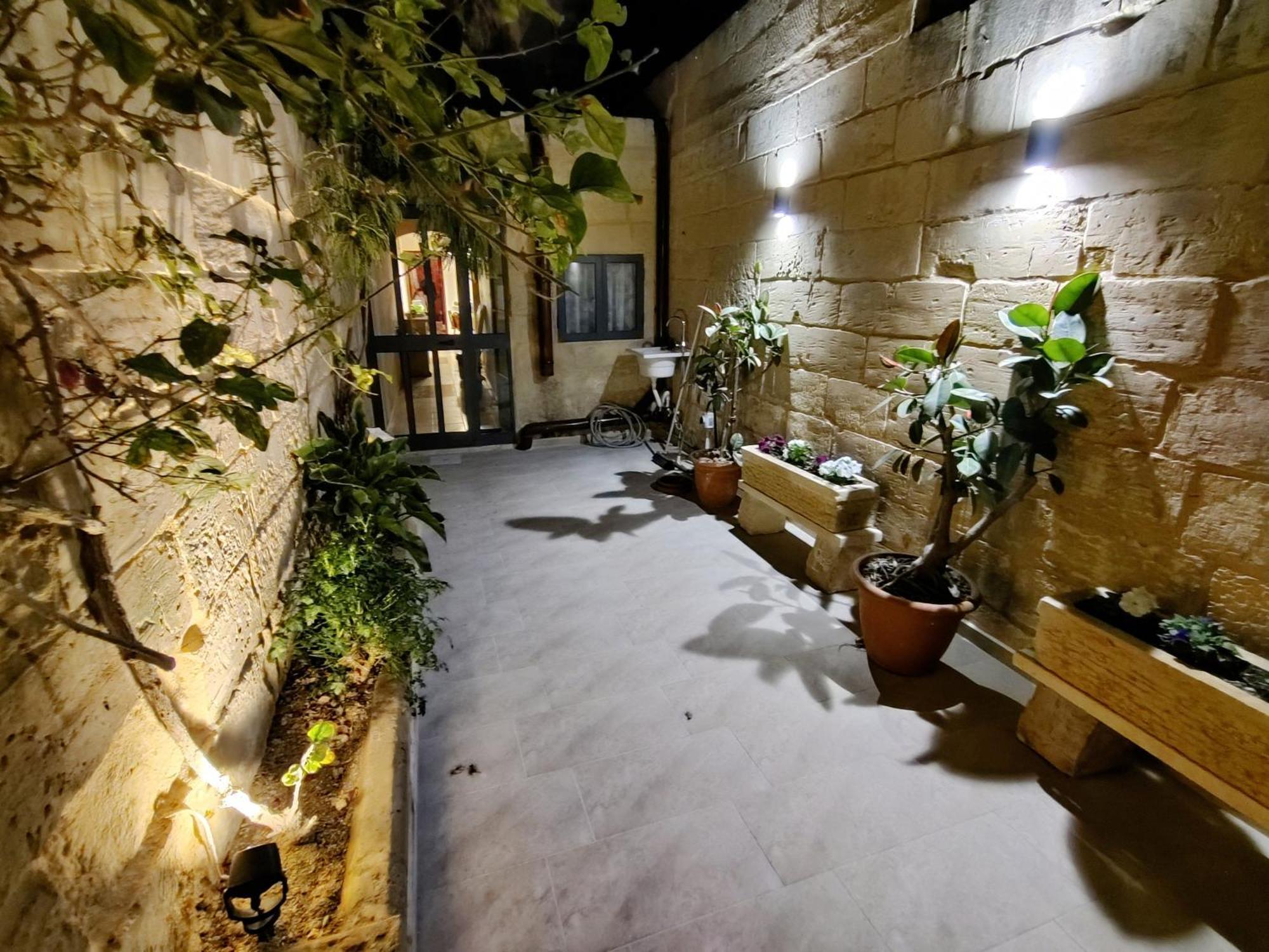 Peaceful Traditional Maltese Townhouse Luqa Exterior foto